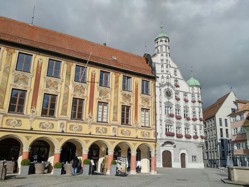 Left - Steuerhaus / Right - Rathaus